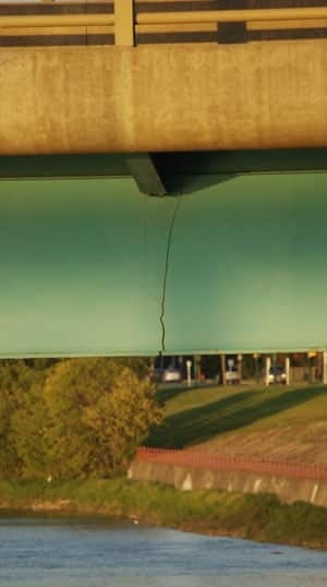 mi-bridge-crack-1