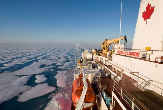 Icebreaker Louis St-Laurent in Northwest Passage