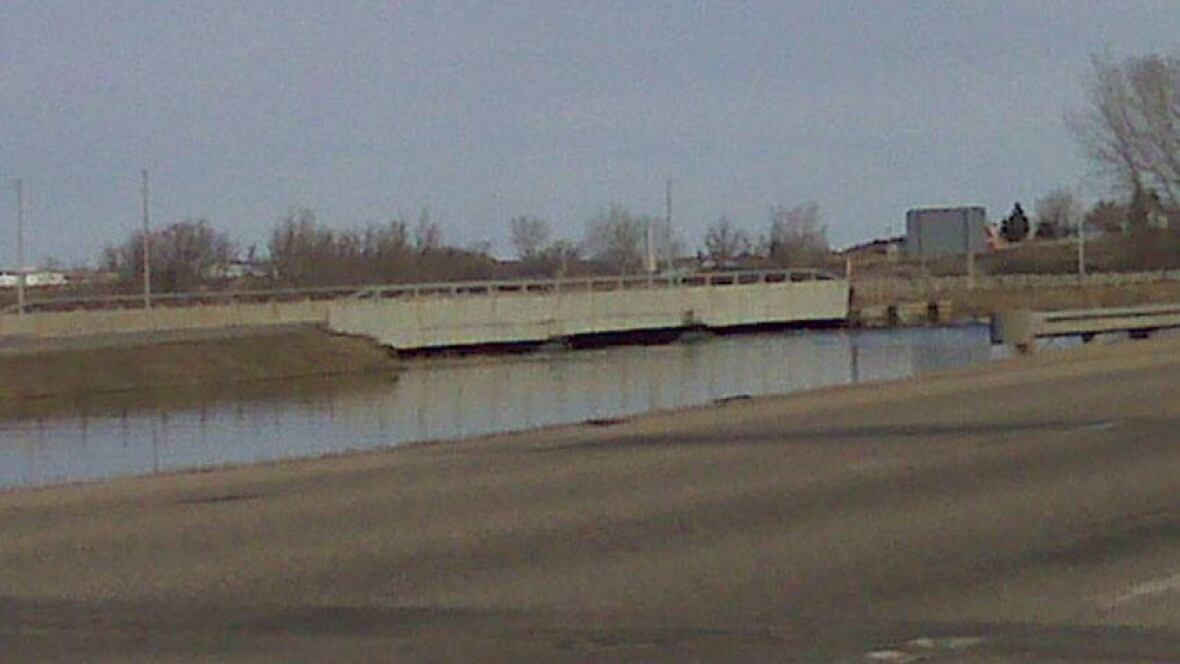 Moose Jaw River eases back after scary surge Saskatchewan CBC News Moose Jaw River eases back after scary surge Saskatchewan CBC News
