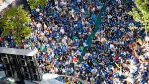 mi-canucks-fans-llewellyn-300