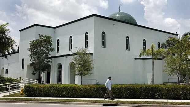 li-mosque-620-ap-00672596-1