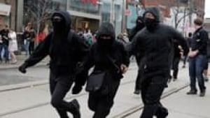 si-toronto-black-bloc-220