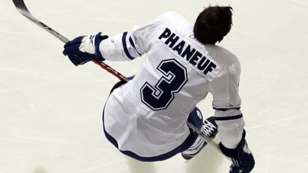 phaneuf-100205-584