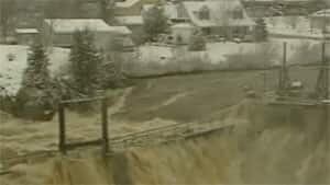 nb-mi-lakeutopia-flood