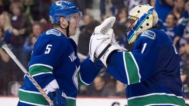 ehrhoff-luongo-584-get-110204