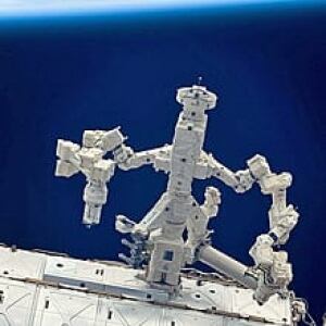 sm-220-dextre-nasa