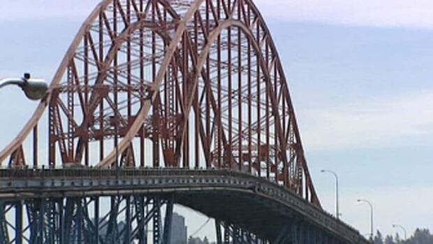 hi-bc-110317-pattullo-bridge