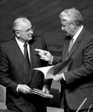 si-gorbachev-yeltsin-1991-220