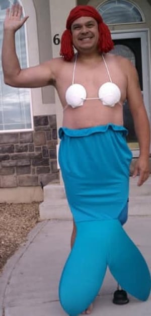 in-costumedad-240-ariel3-bl