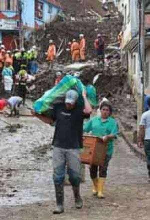 si-colombia-mudslide-300-ap-01572348