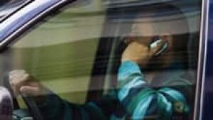 si-cellphone-driving-cp-7410667