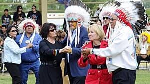 harper-ceremonial-chief-si-