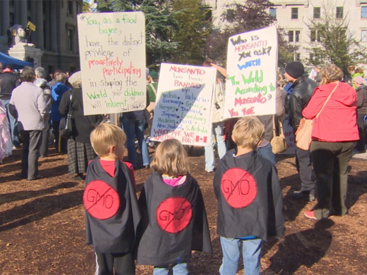 Thousands march against GMOs, Monsanto across Canada | CBC News