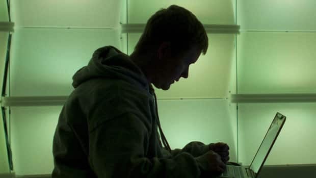 li-computer-silhouette-620