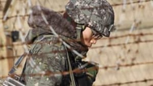 mi-koreas-soldiers-cp-rtr2v