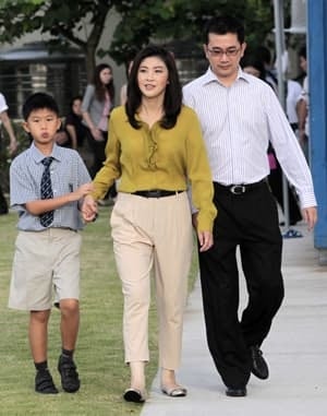 si-yingluck-family-300