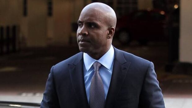 584-bonds-barry-get-110301