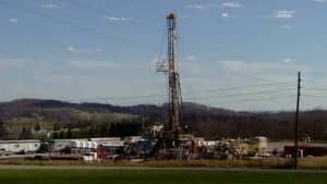 si-bc-110928-fracking-gas-well