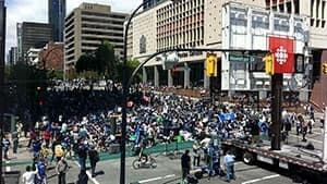 mi-bc-110615-laanela-canucks-fans-3