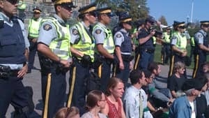 si-ott-copsprotest-300