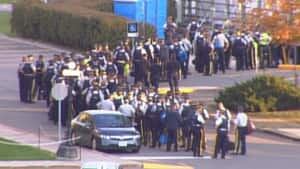 si-ott-protestcops-300