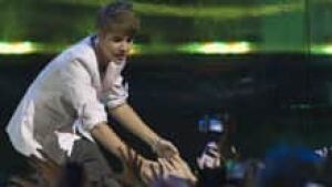 mi-mmvas-bieber-fans-cp