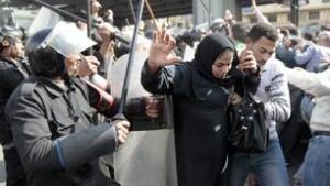 tp-cairo-woman-cp-00078379