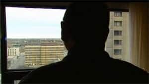 mi-hotel-window-evacuee