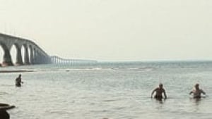 pei-si-swimmers-bridge-220