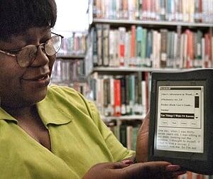 si-library-ereader-getty-783281