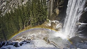 300-yosemite-falls-01007550