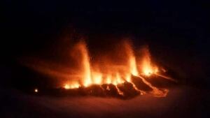 w-iceland-volcano-cp-8352397