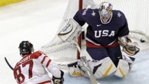 crosby-goal-ap-100228