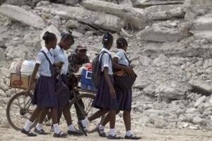 haiti-schoolgirls8433864