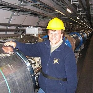 richard-teuscher-lhc-tunnel-during-construction-300px