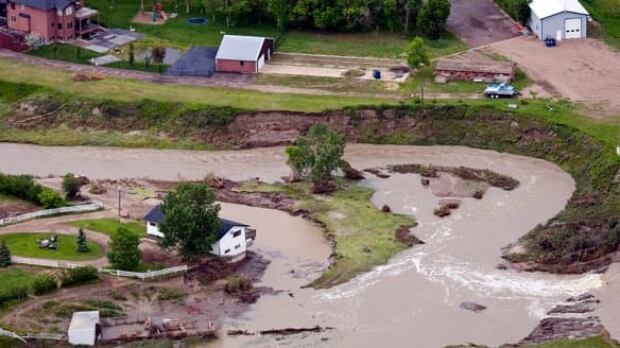 sask-rain-farmer2