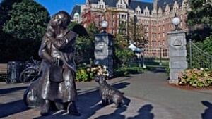 Emily Carr Statue, Victoria
