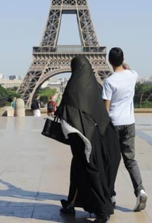eiffel-tower-cp-RTR2509M