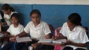 ottawa-100331-nicaraguan-schoolkids