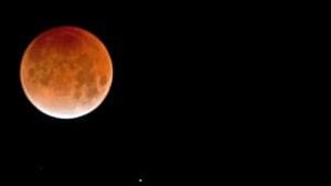 lunar-eclipse-4386551-cp