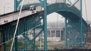tp-ambassador-bridge-border
