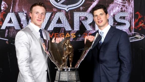 584-crosby-stamkos-100623