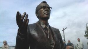 sk-statue-full