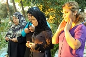 ayed-eid-sisters350