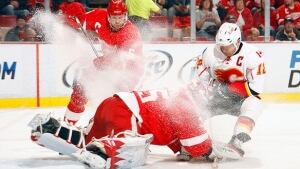 iginla-howard-getty-101121