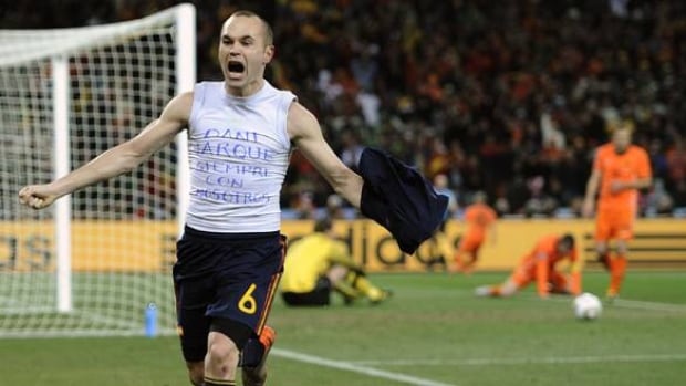 iniesta-ap-100711-584
