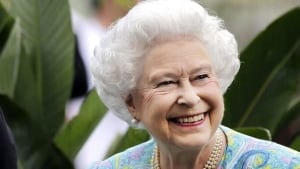 w-queen-elizabeth-ap-201005