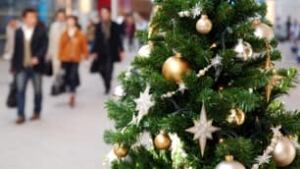 christmas-shopping-is-000004741245-306x172