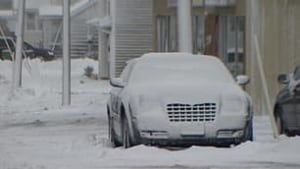 pe-snowed-car