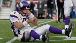 favre-get-101031-584